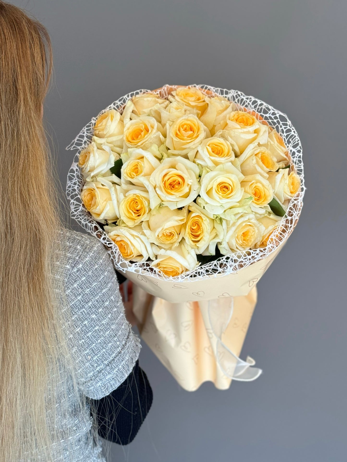 Cream Roses. 25 stems.