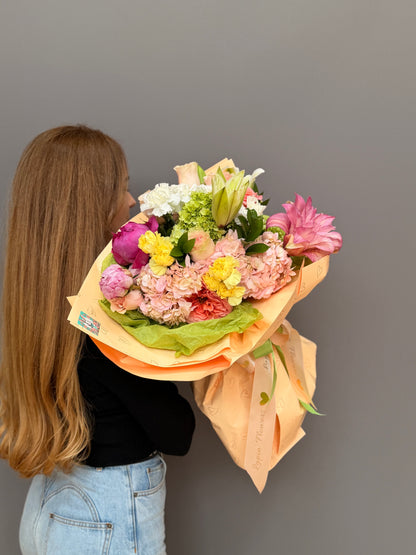 English Garden Artisan Rose & Lily Grand Bouquet