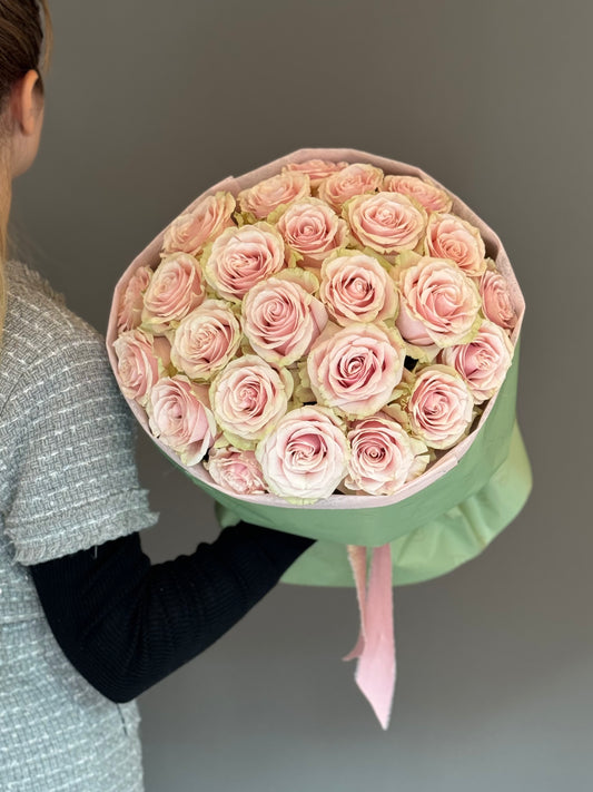 Pistachio Roses. 25 stems.