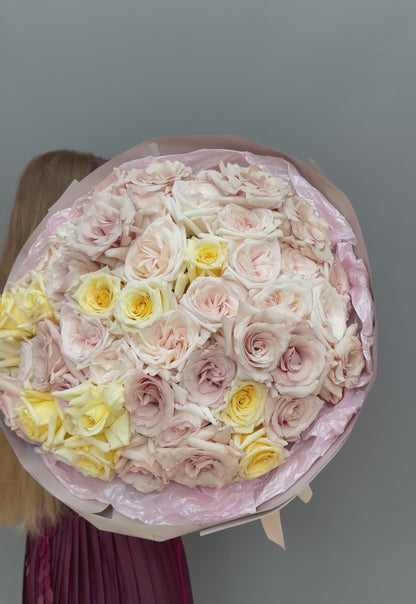 Vintage Toffee & Premium Garden Rose Giant Bouquet