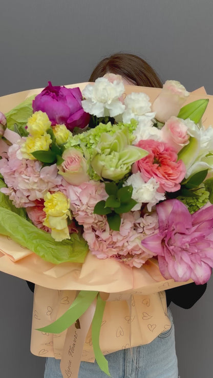 English Garden Artisan Rose & Lily Grand Bouquet